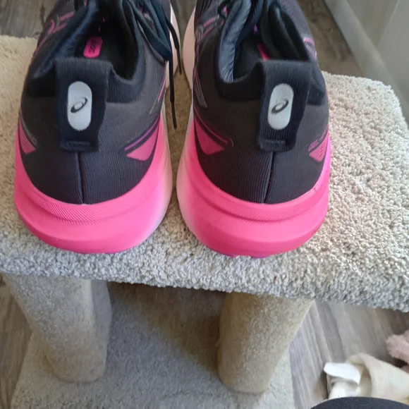 ASICS Women's Black and Pink Gel-Kayano Shoes - Picture 2 of 4